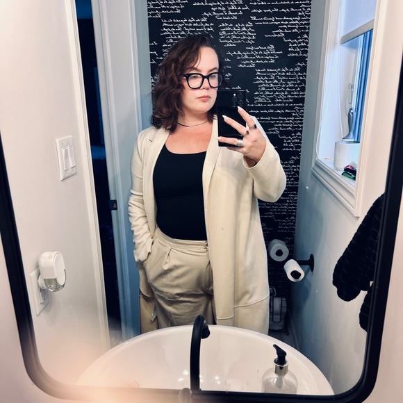 Meet your Posher, Marissa - Picture 2 of 5